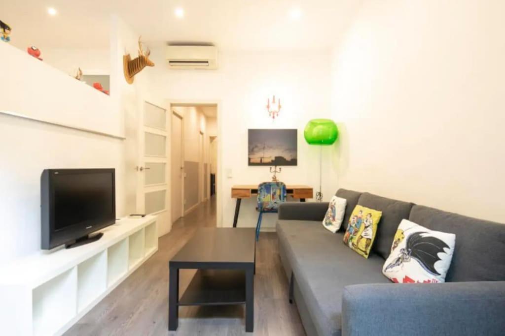 Canela Homes Urquinaona Apartment